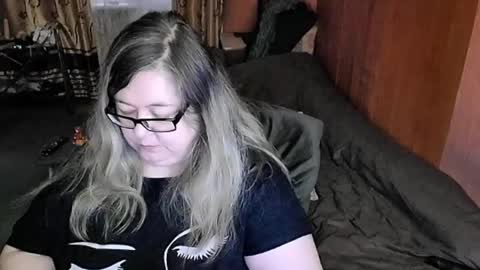 Snapshot of tviks chatting on 02.23.25 Lana online show from 02.23.25