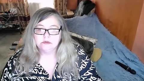 Snapshot of tviks chatting on 02.26.25 Lana online show from 02.26.25