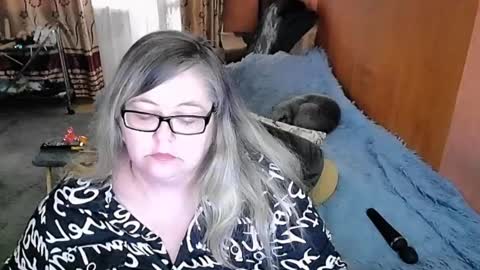 Snapshot of tviks chatting on 02.26.25 Lana online show from 02.26.25