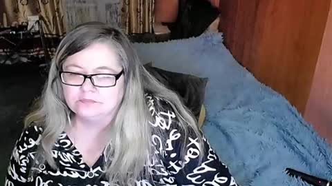 Snapshot of tviks chatting on 02.27.25 Lana online show from 02.27.25