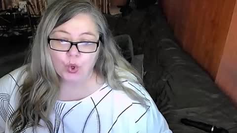 Snapshot of tviks chatting on 03.03.25 Lana online show from 03.03.25