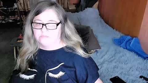 Snapshot of tviks chatting on 03.04.25 Lana online show from 03.04.25