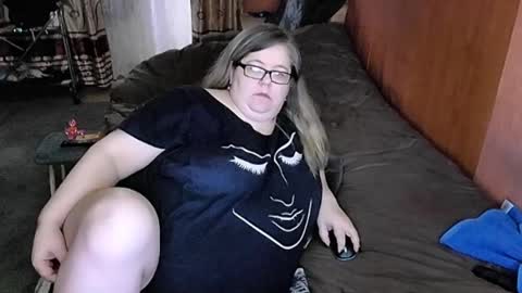 Snapshot of tviks chatting on 03.06.25 Lana online show from 03.06.25