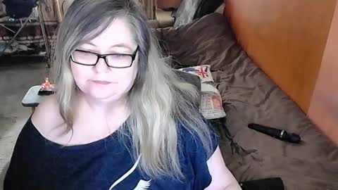 Snapshot of tviks chatting on 03.07.25 Lana online show from 03.07.25