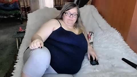 Snapshot of tviks chatting on 03.11.25 Lana online show from 03.11.25