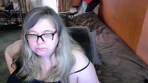 Snapshot of tviks chatting on 03.12.25 Lana online show from 03.12.25