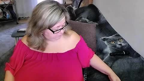 Snapshot of tviks chatting on 09.16.25 Lana online show from 09.16.25