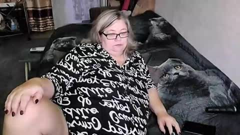 Snapshot of tviks chatting on 09.21.25 Lana online show from 09.21.25