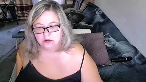 Snapshot of tviks chatting on 09.24.25 Lana online show from 09.24.25