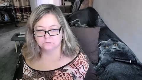 Snapshot of tviks chatting on 10.18.25 Lana online show from 10.18.25