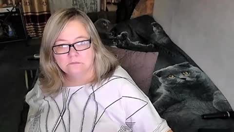 Snapshot of tviks chatting on 10.25.25 Lana online show from 10.25.25