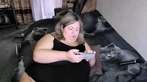 Snapshot of tviks chatting on 10.28.25 Lana online show from 10.28.25