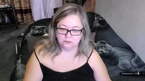 Snapshot of tviks chatting on 10.29.25 Lana online show from 10.29.25