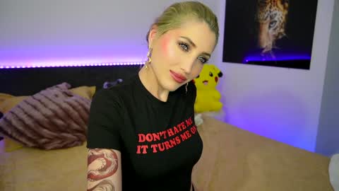 Snapshot of tweety_twist chatting on 01.31.25 MayCarrey online show from 01.31.25