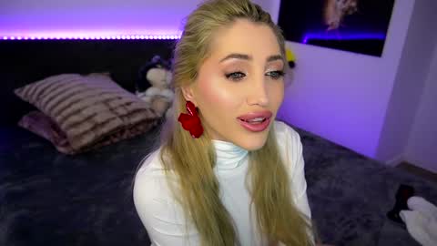 Snapshot of tweety_twist chatting on 02.07.25 MayCarrey online show from 02.07.25