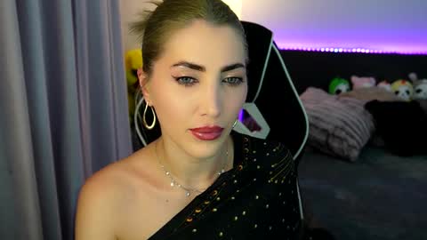 Snapshot of tweety_twist chatting on 01.13.26 MayCarrey online show from 01.13.26