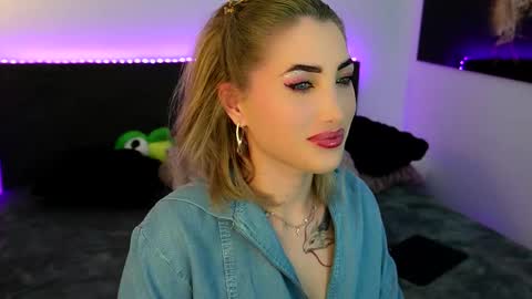 Snapshot of tweety_twist chatting on 01.18.26 MayCarrey online show from 01.18.26