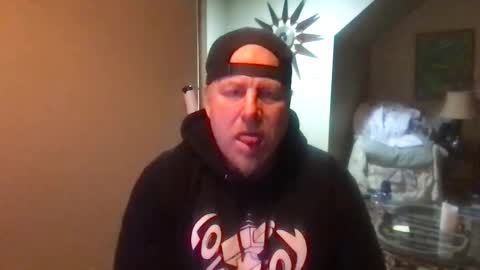 Snapshot of twiinsoul chatting on 12.23.25 twiinsoul online show from 12.23.25