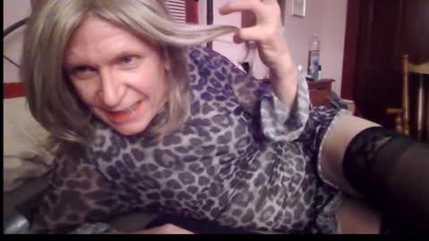 Snapshot of twin53 chatting on 12.21.24 Kitten online show from 12.21.24