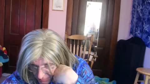 Snapshot of twin53 chatting on 01.25.25 Kitten online show from 01.25.25