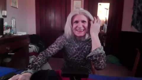 Snapshot of twin53 chatting on 03.09.25 Kitten online show from 03.09.25