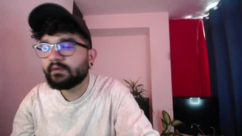 TwinFlamesXX online show from 04.10.26
