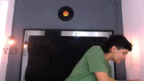 Snapshot of twink_bunny chatting on 02.14.26 samu online show from 02.14.26