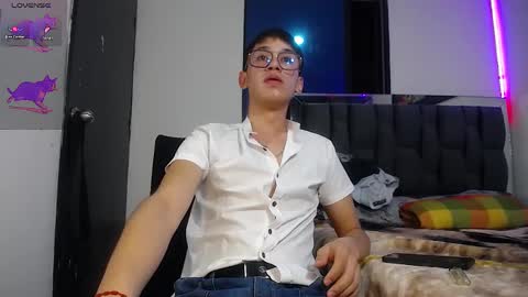 Snapshot of twink_daren chatting on 01.25.25 Mr Daren online show from 01.25.25
