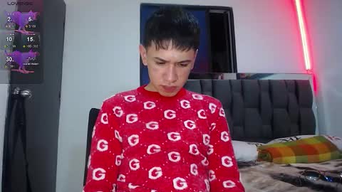Snapshot of twink_daren chatting on 02.14.25 Mr Daren online show from 02.14.25