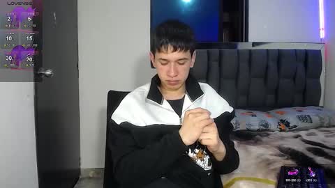 Snapshot of twink_daren chatting on 03.04.25 Mr Daren online show from 03.04.25