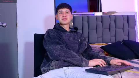 Snapshot of twink_daren chatting on 06.16.26 Mr Daren online show from 06.16.26