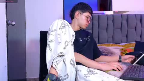 Snapshot of twink_daren chatting on 06.19.26 Mr Daren online show from 06.19.26
