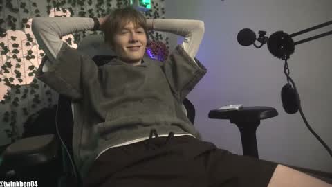 Snapshot of twinkben04 chatting on 10.21.25 Ben online show from 10.21.25