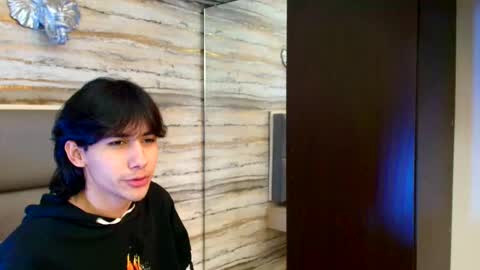 Snapshot of twinslovers_ chatting on 11.04.25 twinslovers_ online show from 11.04.25