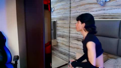 Snapshot of twinslovers_ chatting on 11.21.25 twinslovers_ online show from 11.21.25