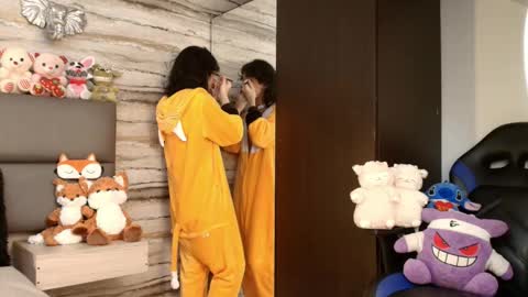 Snapshot of twinslovers_ chatting on 02.12.26 twinslovers_ online show from 02.12.26