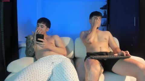 Snapshot of twintease chatting on 12.03.25 twintease online show from 12.03.25