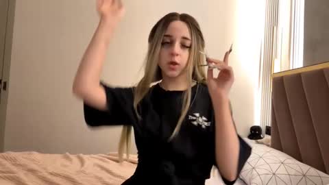 Snapshot of twivi chatting on 10.31.25 twivi online show from 10.31.25