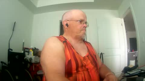 Snapshot of two_wheels_two_balls chatting on 05.29.26 two_wheels_two_balls online show from 05.29.26