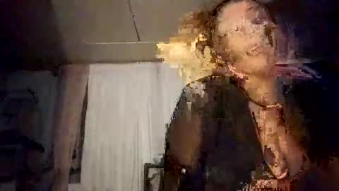 Snapshot of twocrazy85 chatting on 11.11.25 Twocrazy85 online show from 11.11.25