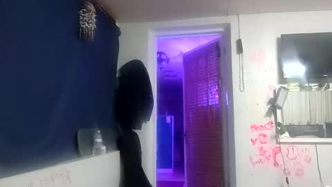 Snapshot of twocrazy85 chatting on 11.19.25 Twocrazy85 online show from 11.19.25