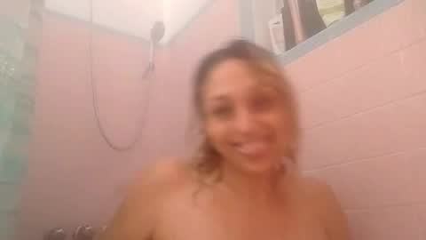 Snapshot of twocrazy85 chatting on 11.27.25 Twocrazy85 online show from 11.27.25