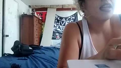 Snapshot of twocrazy85 chatting on 11.29.25 Twocrazy85 online show from 11.29.25