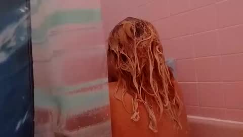 Snapshot of twocrazy85 chatting on 12.17.25 Twocrazy85 online show from 12.17.25