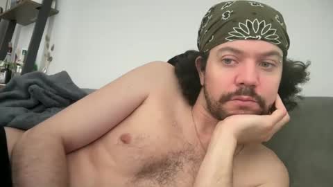 Tyleruzi online show from 02.11.25