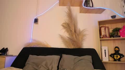 tylla__ online show from 04.09.26