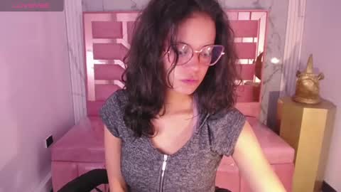Snapshot of tyna_ch chatting on 01.13.25 TYNA online show from 01.13.25