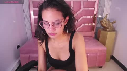 Snapshot of tyna_ch chatting on 01.24.25 TYNA online show from 01.24.25
