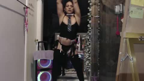 Snapshot of uandme_baby chatting on 11.11.25 Azelia B online show from 11.11.25