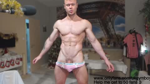 Snapshot of ukgymboy chatting on 12.01.24 James Iron online show from 12.01.24